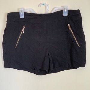 Thalia Sodi zipper shorts